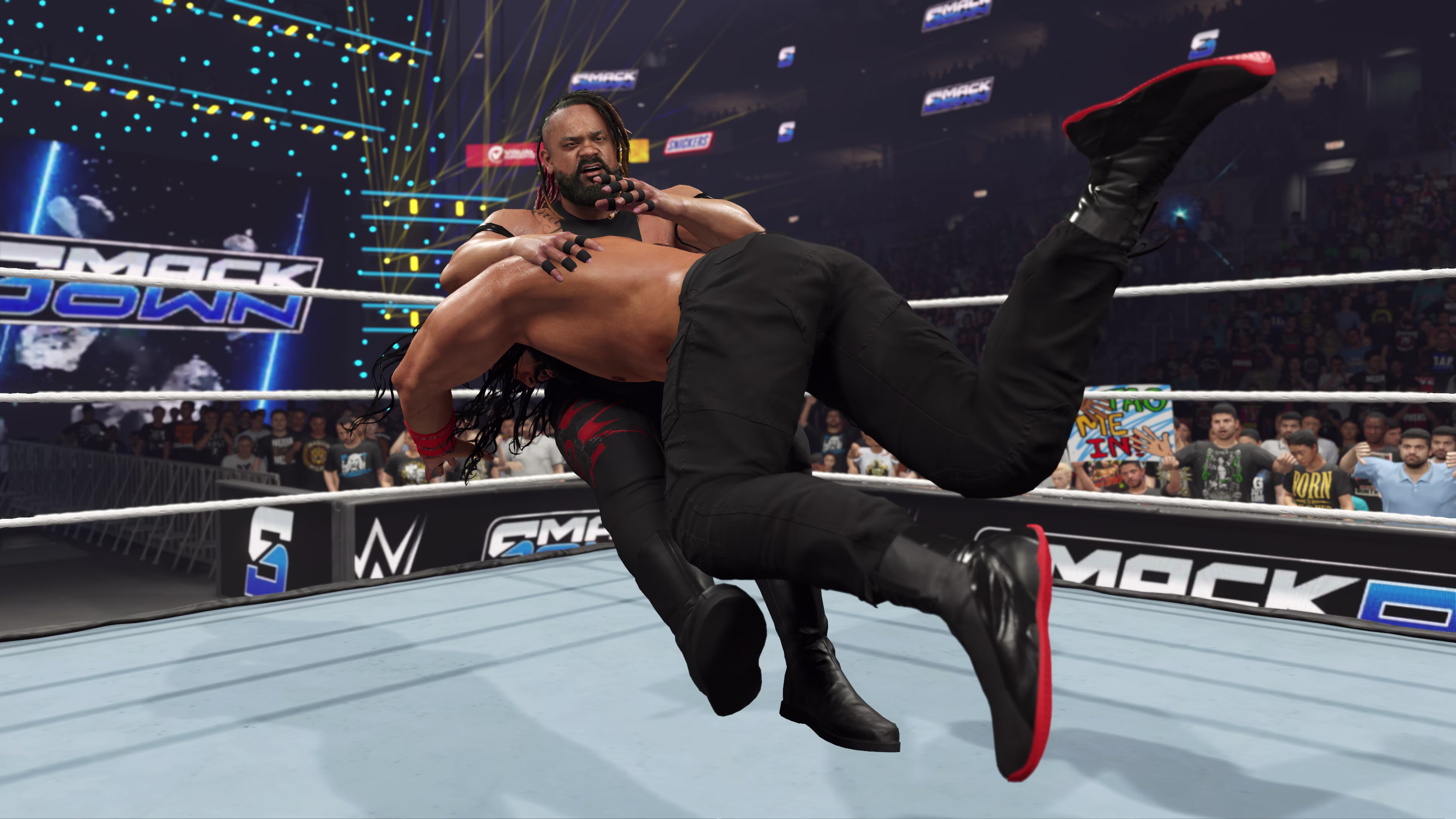 罗马在周五晚上在WWE 2K25的SmackDown统治雅各布·法图（Jacob Fatu）