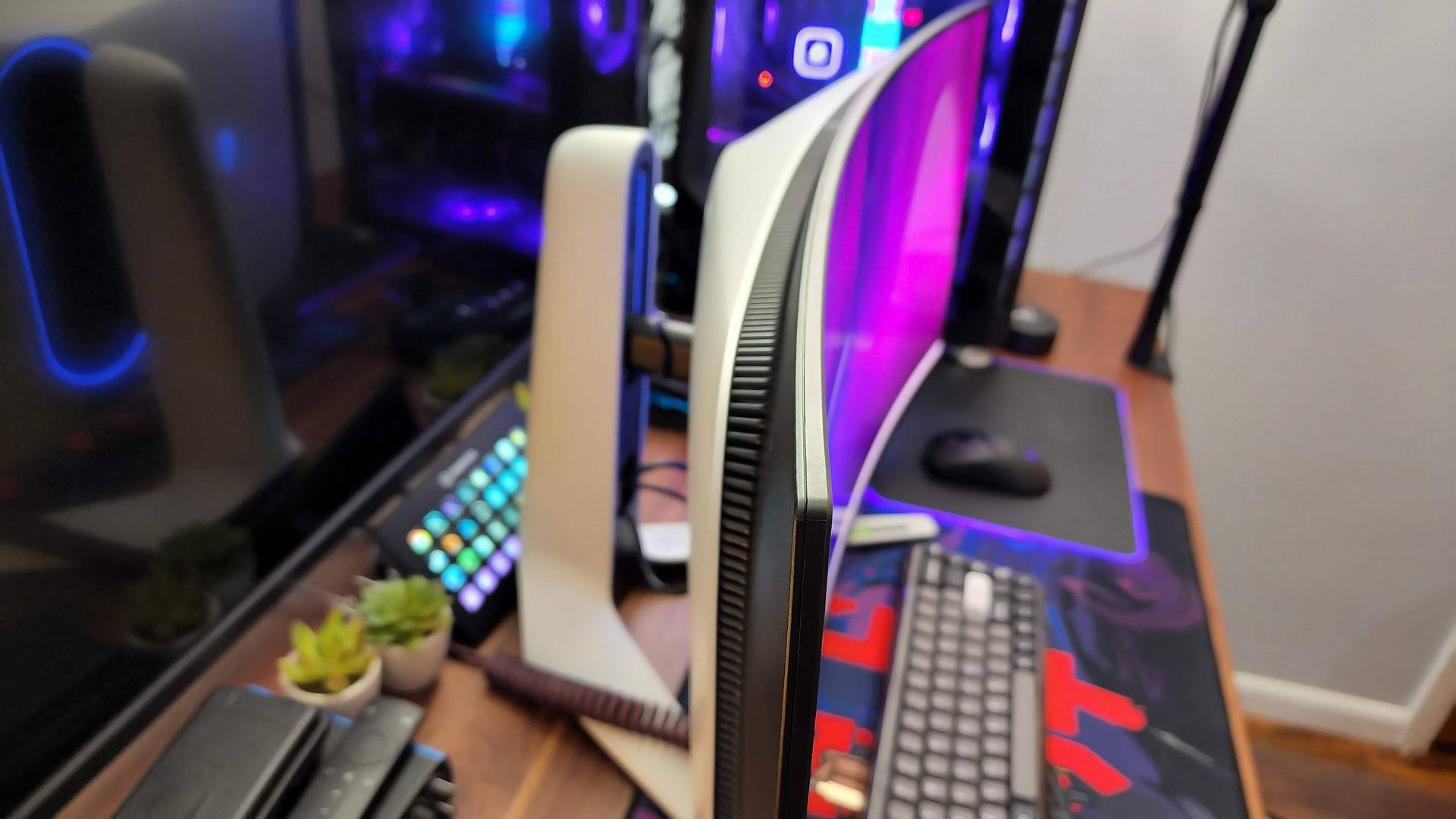 Alienware AW3423DW Images