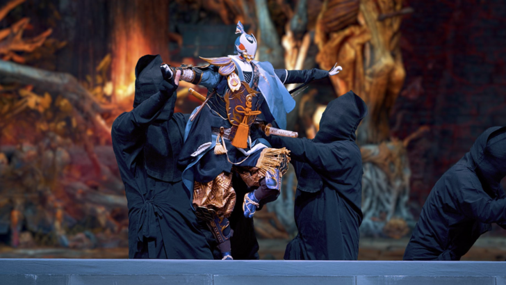 Ang prequel ng Kunitsu-Gami na ipinakita sa pamamagitan ng tradisyonal na teatro ng Japanese Bunraku